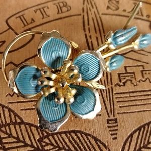 5/$20 VNTG Flower Brooch pin blue enamel